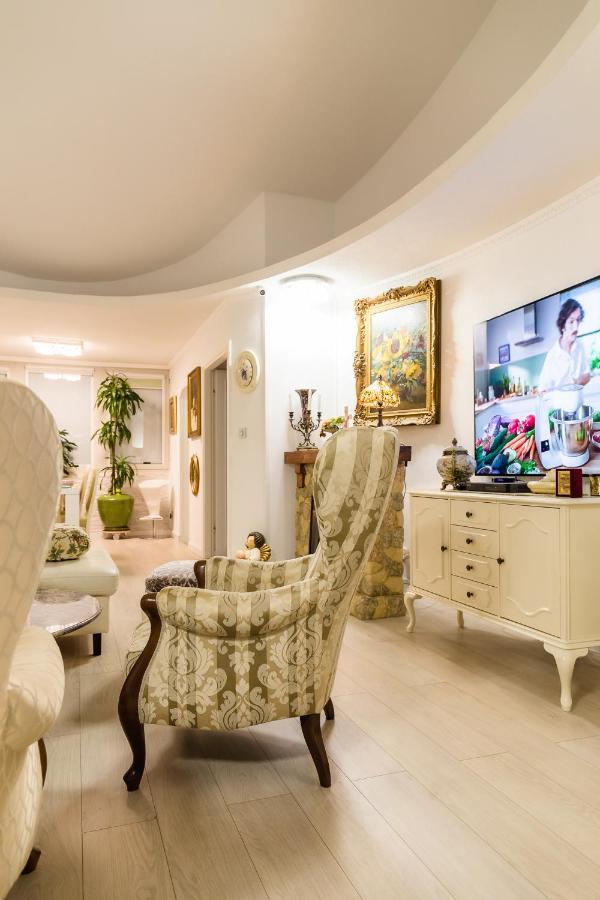 Luxury Apartment Sara Umag Exteriör bild